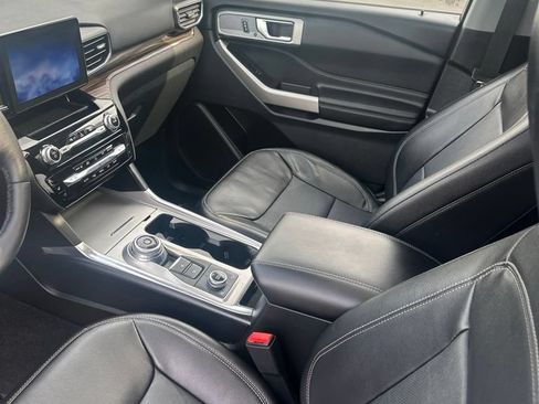 Used 2023 Ford Explorer Limited w/ Equipment Group 301A AWD/4WD image 8
