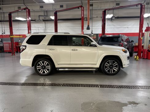 Used 2014 Toyota 4Runner Limited image 7