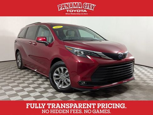 Used 2025 Toyota Sienna XLE FWD image 1