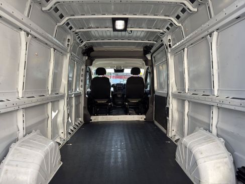 Used 2025 RAM ProMaster 2500 w/ Convenience Group FWD image 9