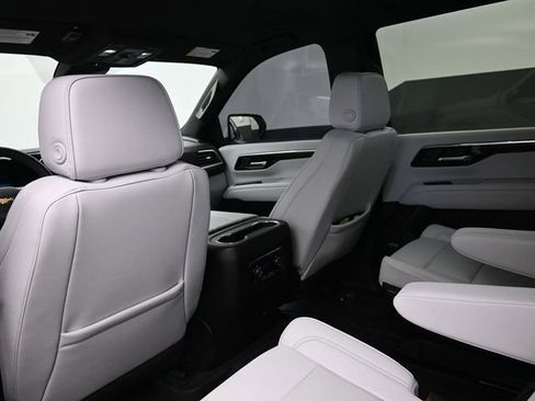 Used 2025 Chevrolet Tahoe Premier image 16