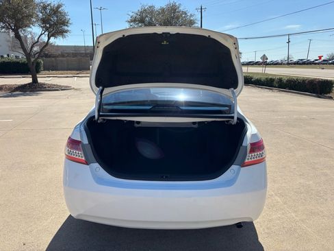 Used 2010 Toyota Camry LE image 7