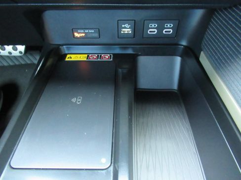 Used 2026 Toyota Camry SE FWD image 28