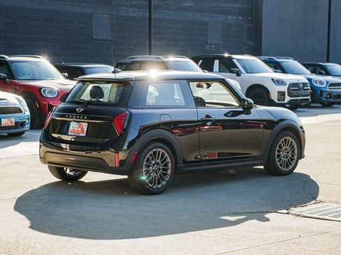 Used 2025 MINI Cooper 2-Door Hardtop image 5