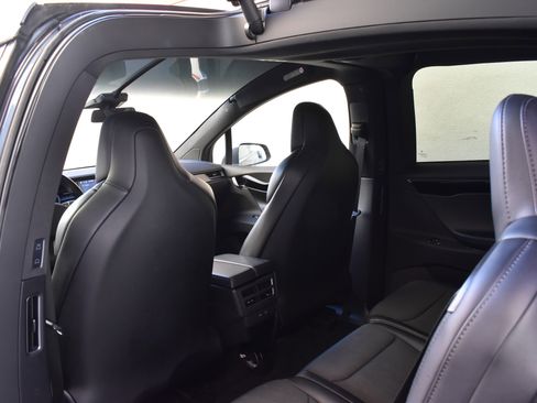 Used 2018 Tesla Model X 75D image 26