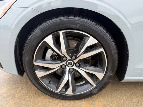 Used 2025 Volvo S60 B5 Core FWD image 9