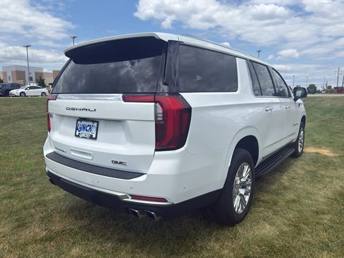 Used 2025 GMC Yukon XL Denali AWD/4WD image 18
