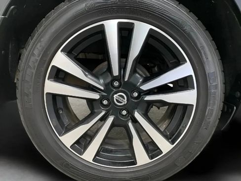 Used 2019 Nissan Kicks SV FWD image 24