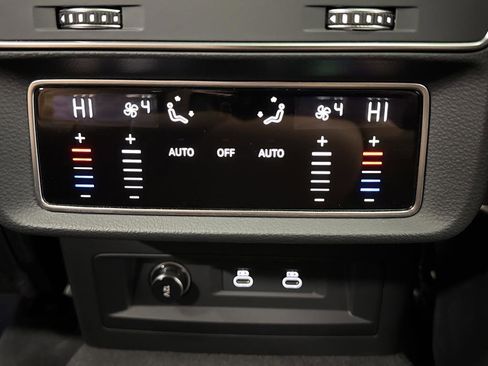 Used 2023 Audi RS Q8 w/ Black Optic Package image 32