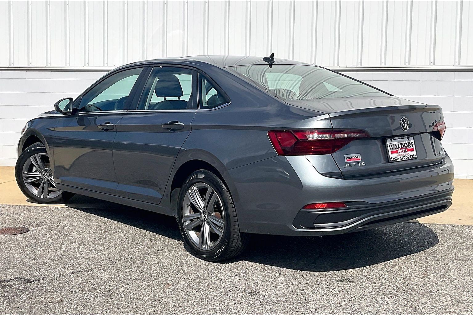 Used 2024 Volkswagen Jetta SE FWD image 15