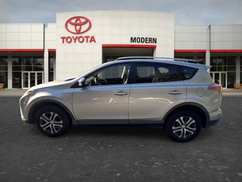 Used 2018 Toyota RAV4 LE FWD image 17
