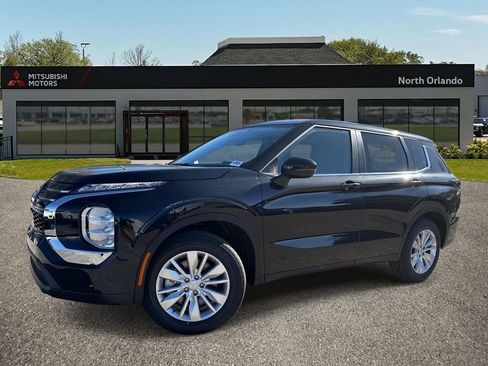 New 2026 Mitsubishi Outlander ES image 1