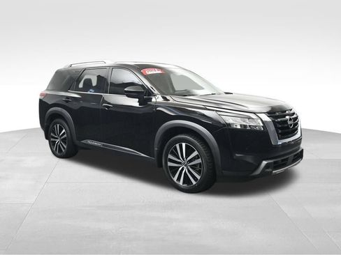 Used 2024 Nissan Pathfinder Platinum w/ Cargo Package AWD/4WD image 7