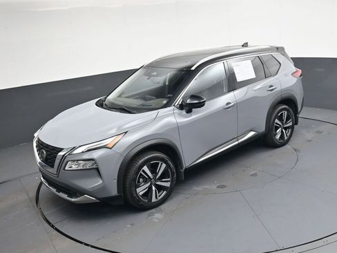 Used 2021 Nissan Rogue Platinum image 32