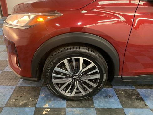 Used 2023 Nissan Kicks SV image 9