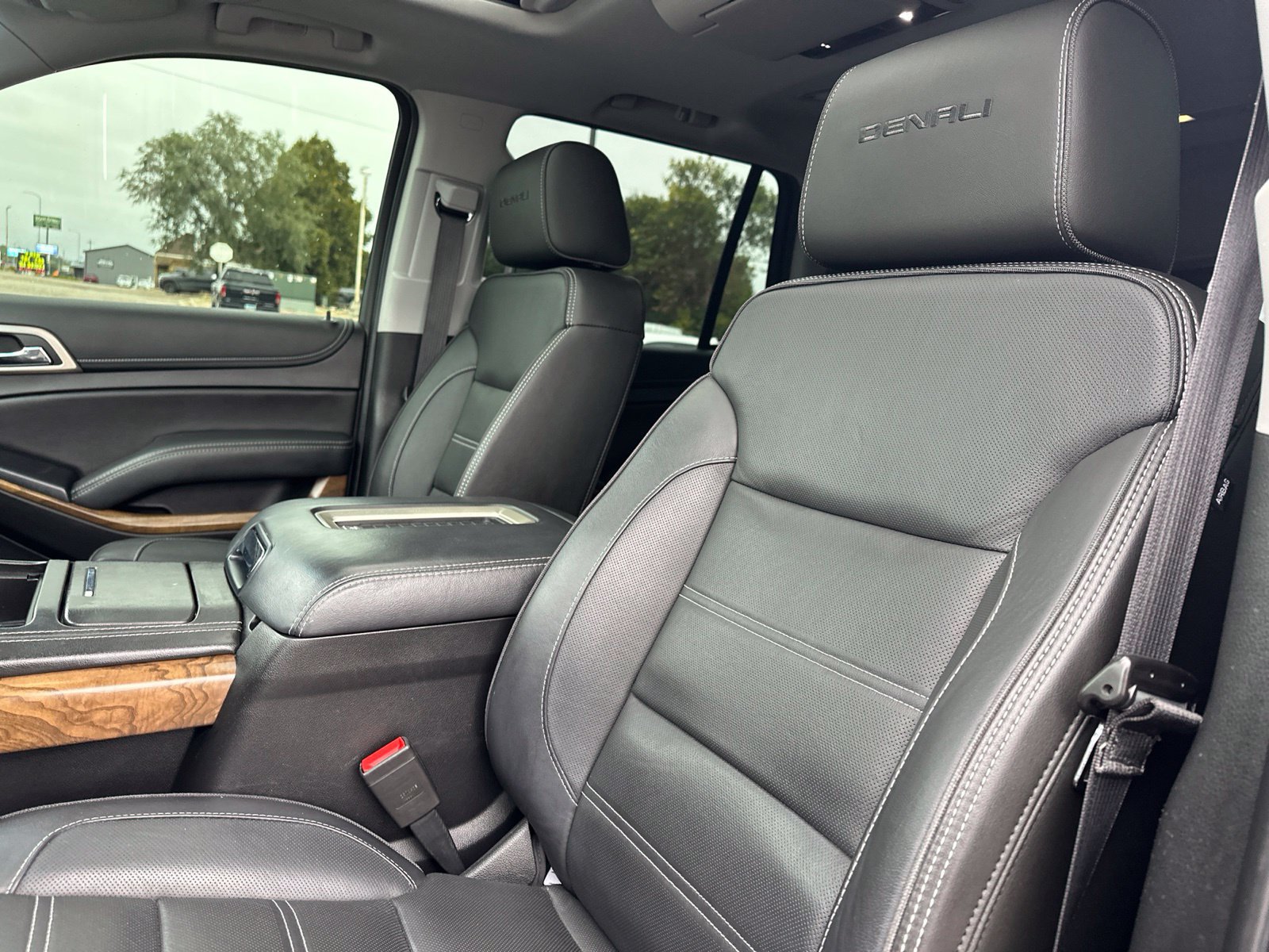 Used 2019 GMC Yukon Denali w/ Open Road Package AWD/4WD image 13