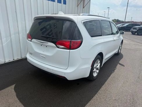 Used 2020 Chrysler Pacifica Touring-L Plus w/ Tire & Wheel Group FWD image 8