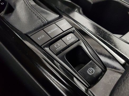 Used 2025 Toyota Camry SE FWD image 28