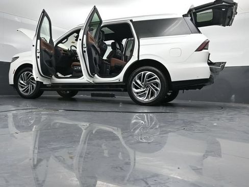 Certified 2025 Lincoln Navigator Reserve AWD/4WD image 59