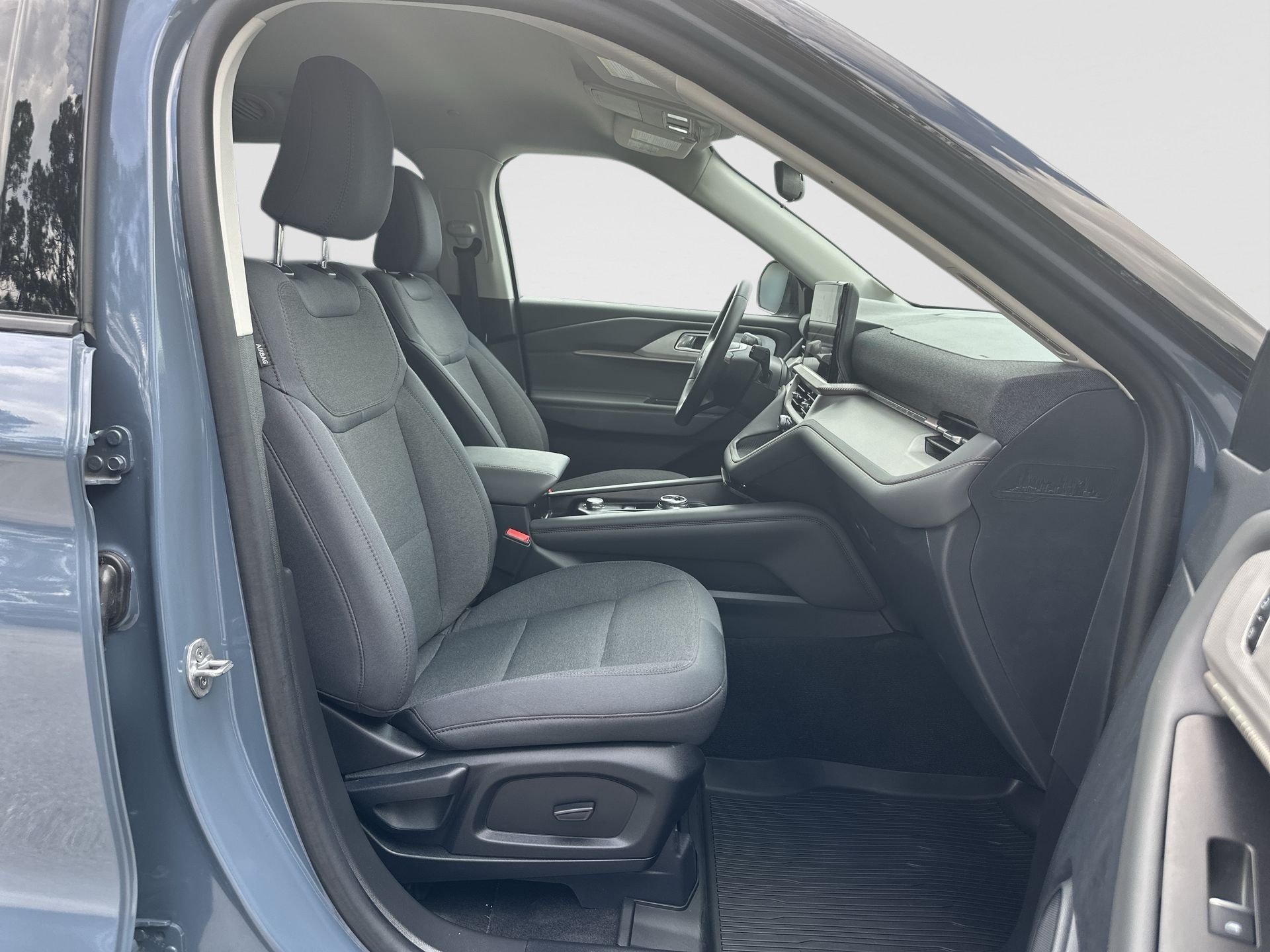 Used 2025 Ford Explorer Active RWD image 27