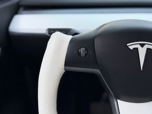 Used 2021 Tesla Model Y Long Range image 43