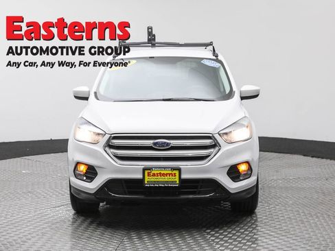 Used 2019 Ford Escape SE FWD image 2