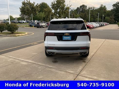 Used 2025 Chevrolet Traverse LT FWD image 5