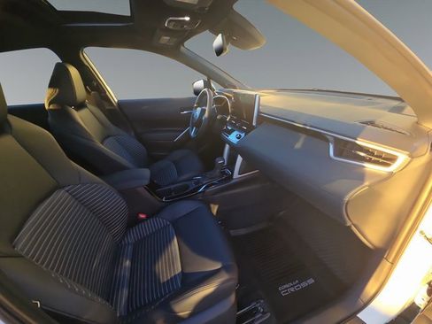 Used 2024 Toyota Corolla Cross XSE image 19