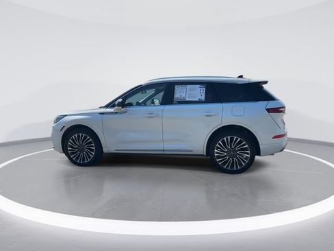 Used 2022 Lincoln Corsair AWD w/ Premium Package image 5