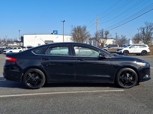 Used 2016 Ford Fusion SE w/ Equipment Group 201A image 7