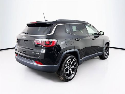 Used 2025 Jeep Compass Limited AWD/4WD image 7