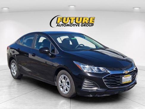 Used 2019 Chevrolet Cruze LS image 1