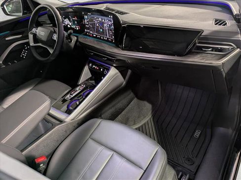 Certified 2025 Audi Q5 Premium w/ Convenience Package image 26