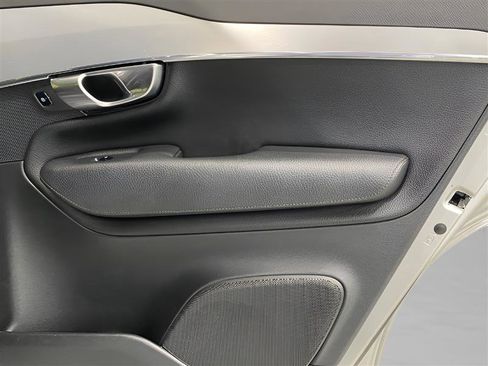 Used 2018 Volvo XC90 T6 Momentum w/ Convenience Package image 27