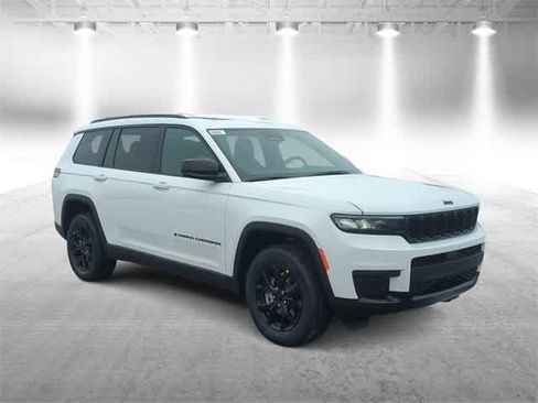 New 2025 Jeep Grand Cherokee L Altitude image 2