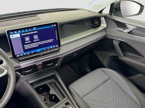 New 2025 Volkswagen Tiguan SE image 23