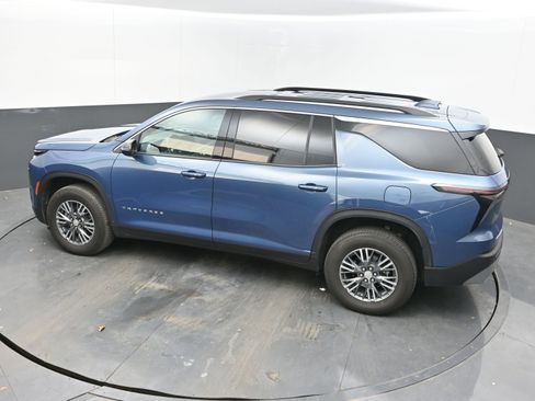 Used 2025 Chevrolet Traverse LT image 36