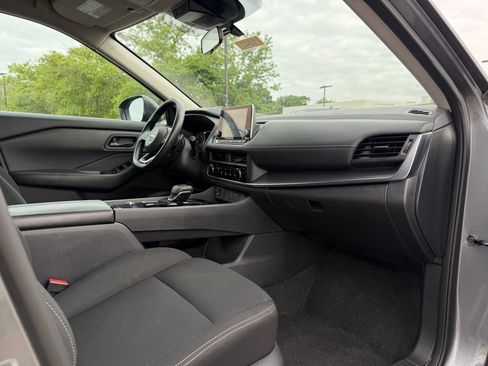 Used 2024 Nissan Rogue S FWD image 30