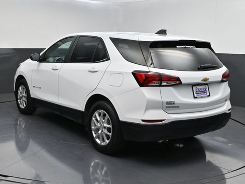 Used 2022 Chevrolet Equinox LS w/ LS Convenience Package AWD/4WD image 5