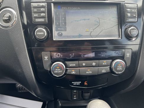 Used 2015 Nissan Rogue SV w/ SV Premium Package FWD image 13