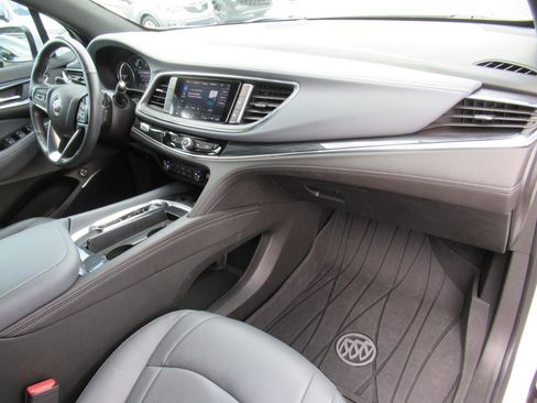 Used 2022 Buick Enclave Essence w/ Sport Touring Edition image 11