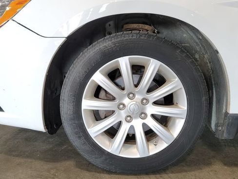 Used 2013 Chrysler 200 Limited FWD image 13