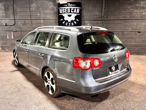 Used 2010 Volkswagen Passat Komfort FWD image 3