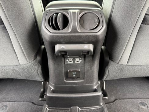Used 2025 Jeep Wrangler Unlimited Sahara AWD/4WD image 33