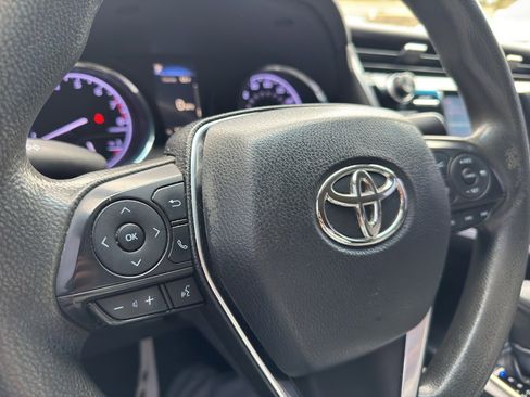 Used 2018 Toyota Camry LE image 23
