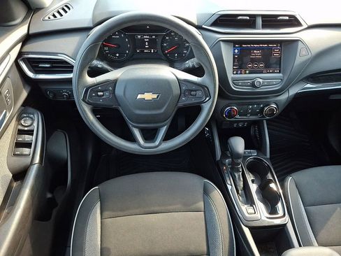 Used 2023 Chevrolet TrailBlazer LT FWD image 11