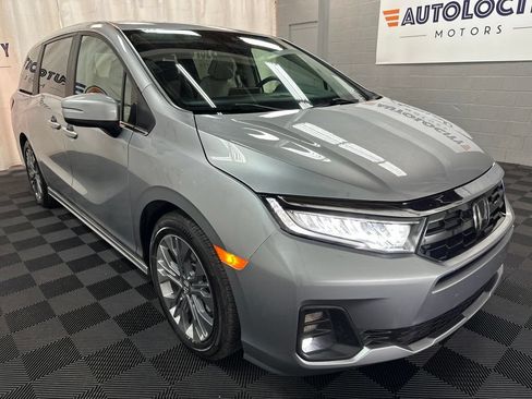 Used 2025 Honda Odyssey Touring image 2