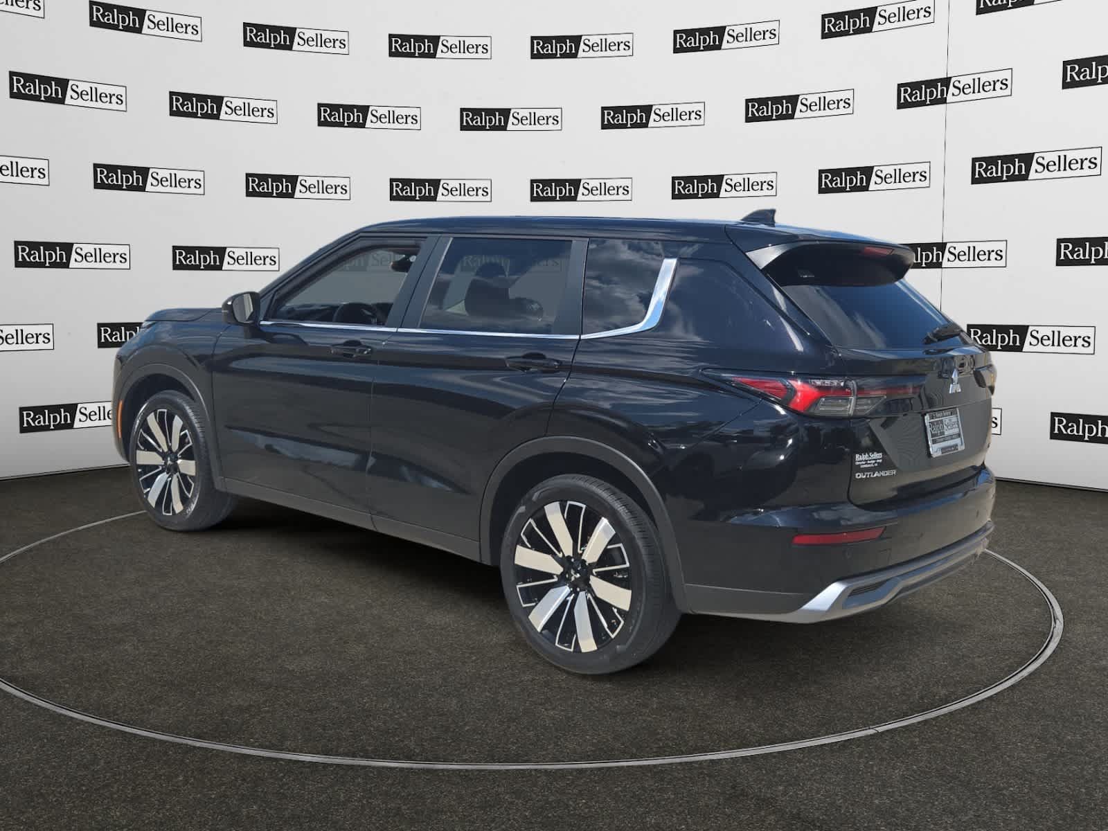 Used 2025 Mitsubishi Outlander SE AWD/4WD image 4