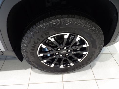 Used 2025 Chevrolet Traverse Z71 w/ Enhanced Driving Package AWD/4WD image 27