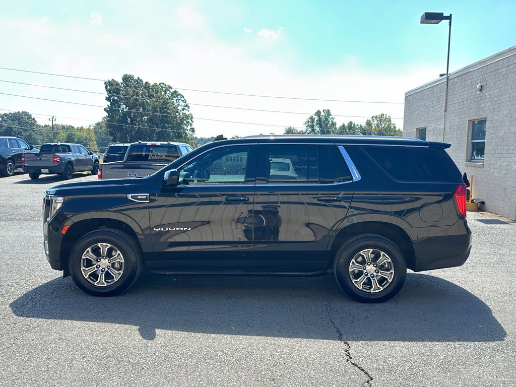 Used 2023 GMC Yukon SLE AWD/4WD image 3